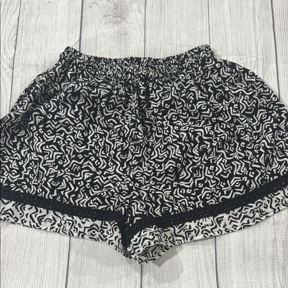 Xhilration Black and White Patterned Shorts